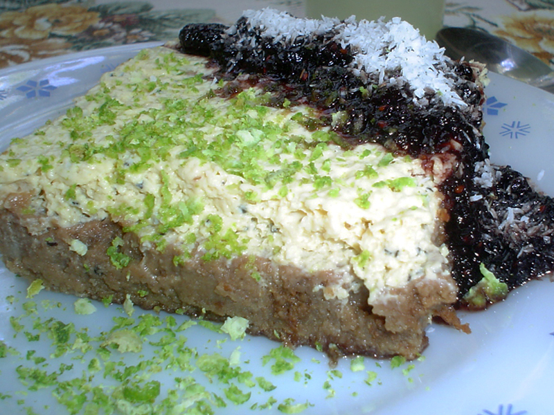 cake de algarroba y maracuyá vegano